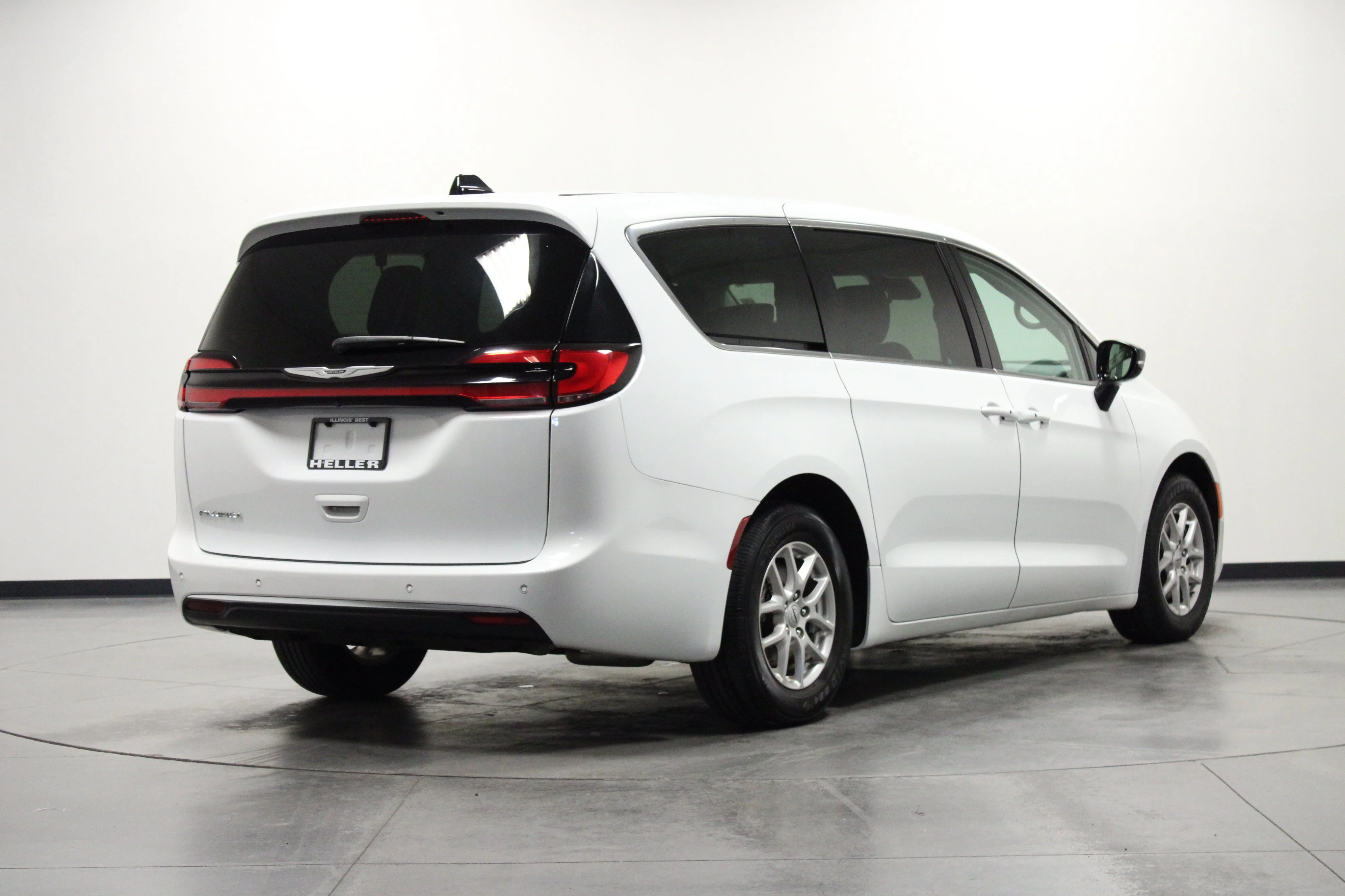 Used 2024 Bright White Clearcoat Chrysler Touring L image 4
