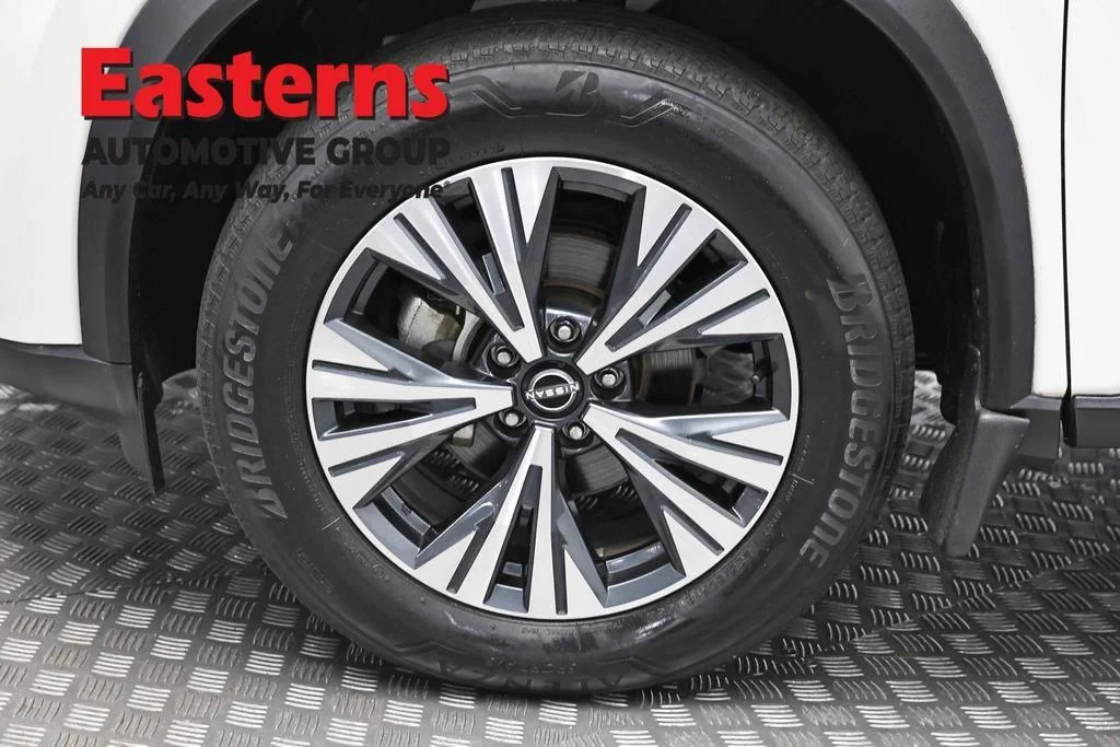 Used 2023 White Nissan SV image 34