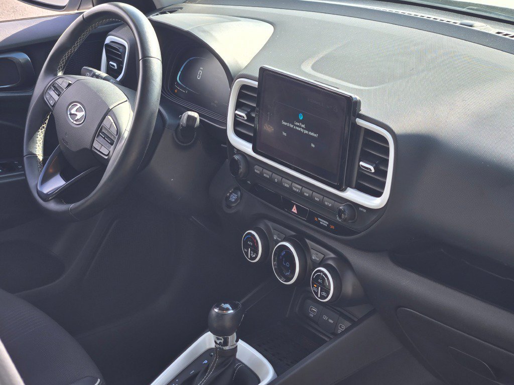 Certified Used 2023 Lunar Hyundai Limited image 6