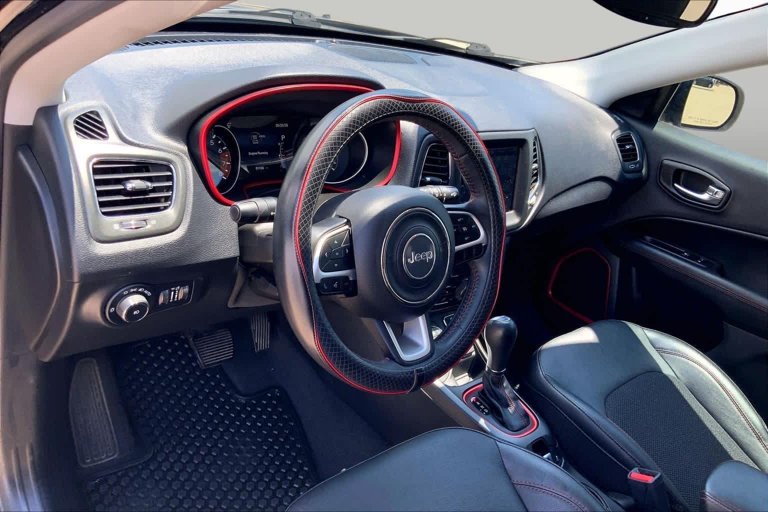 Used 2020 Sting-Gray Clearcoat Jeep Trailhawk image 18