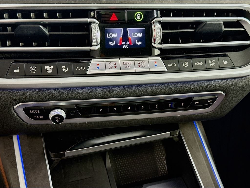 Used 2021 Black BMW M50i image 17