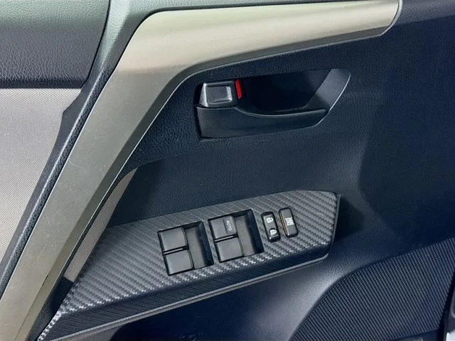 Used 2014 Gray Toyota LE image 17