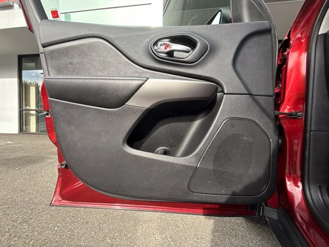 Used 2019 Velvet Red Pearlcoat Jeep Latitude Plus image 14