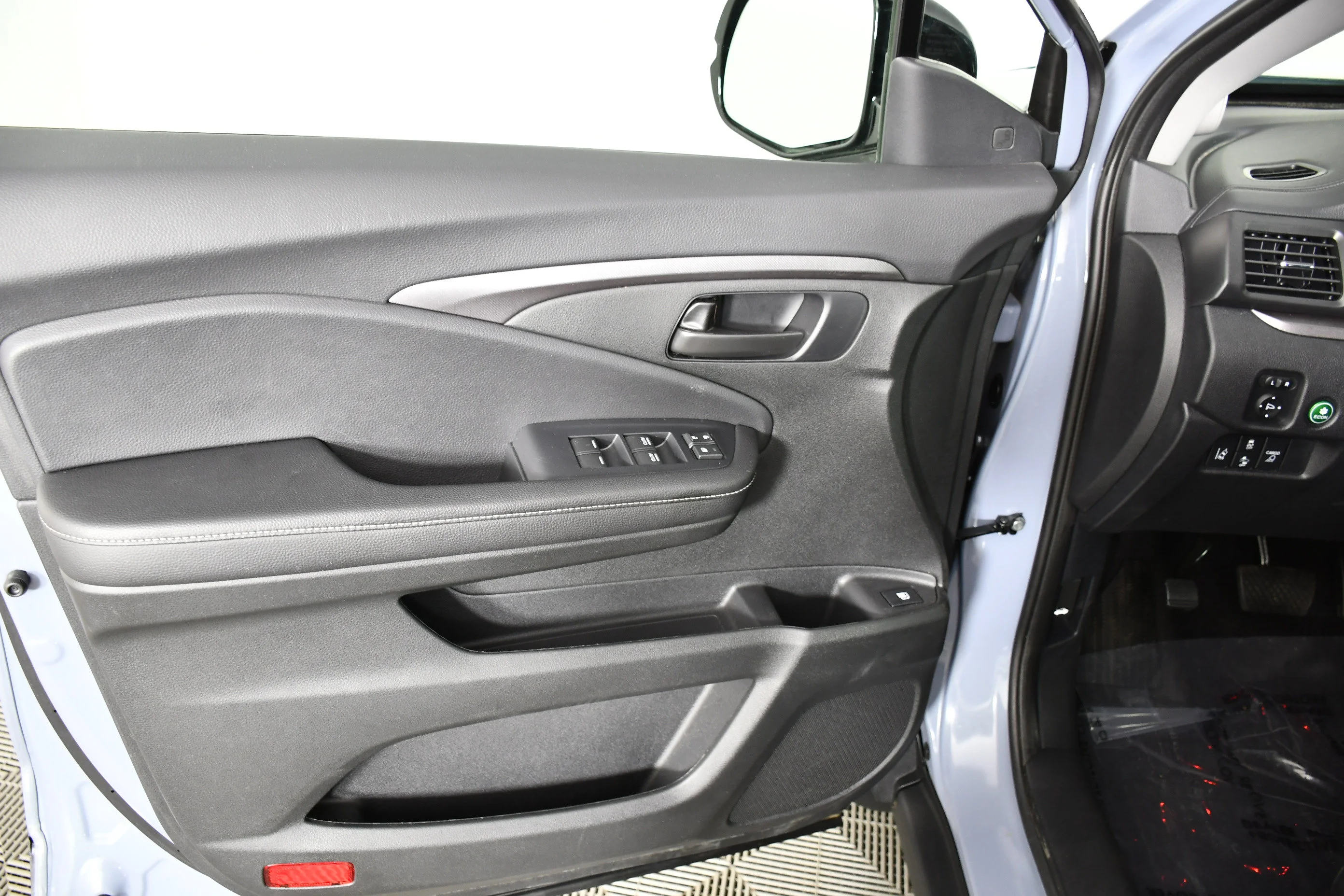 Certified Used 2025 Sonic Gray Pearl Honda Sport image 36