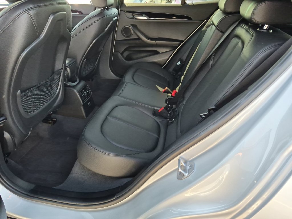 Used 2022 Silver BMW sDrive28i image 35