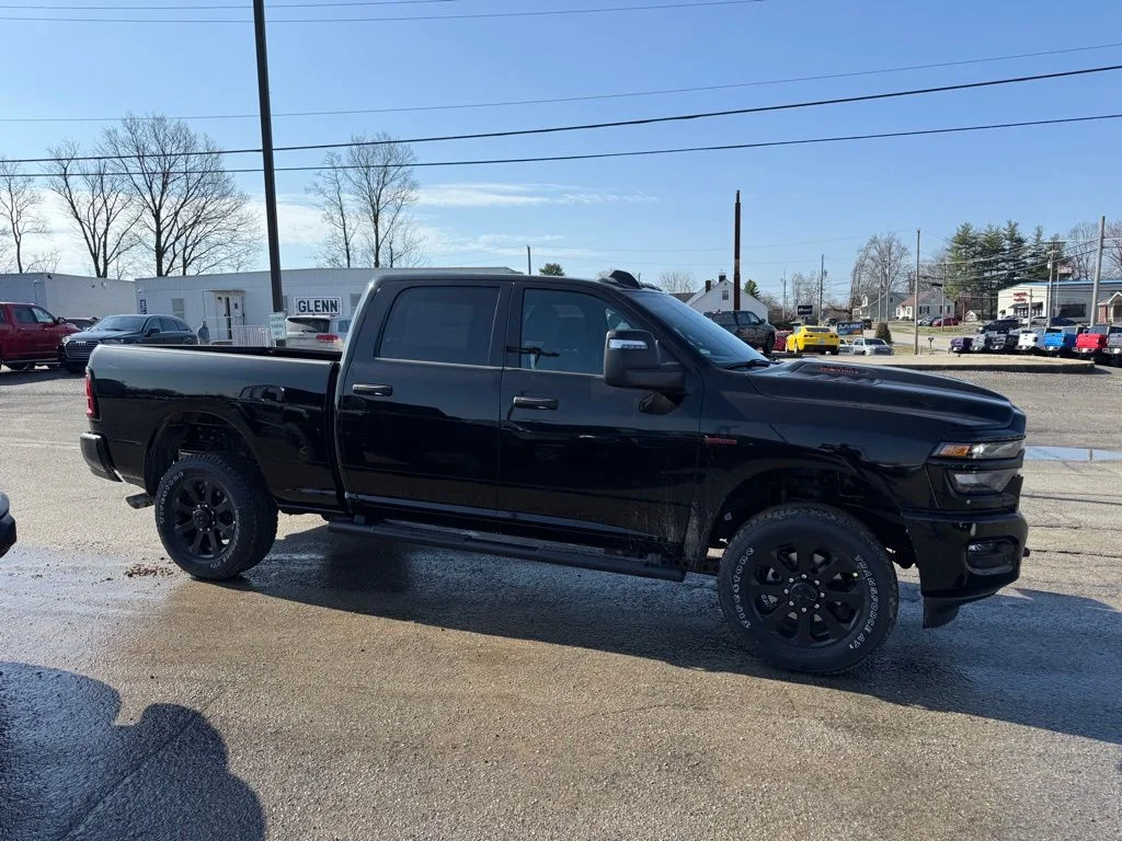 New 2026 Diamond Black Crystal Pearl-Coat Exterior Paint RAM Tradesman image 5