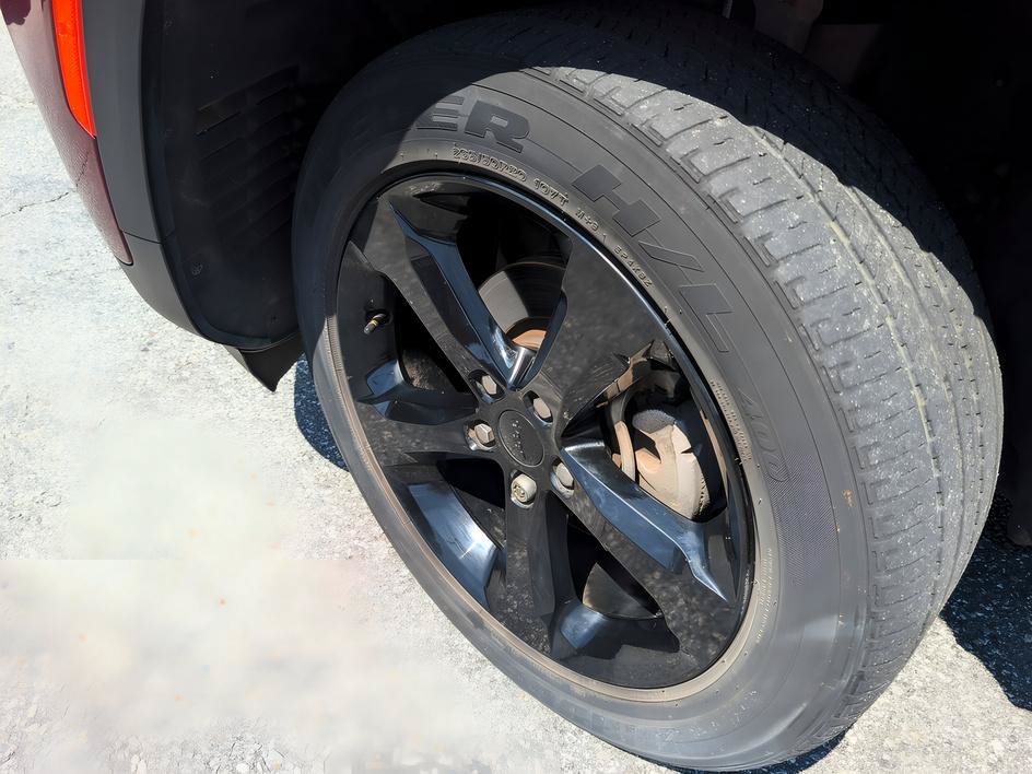 Used 2023 Velvet Red Pearlcoat Jeep Altitude image 7