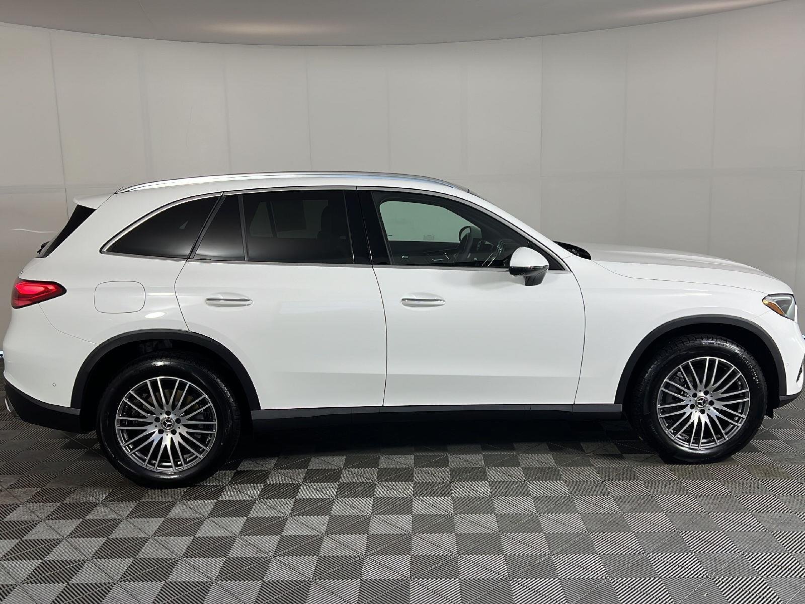 New 2026 Polar White Mercedes-Benz GLC 300 image 23