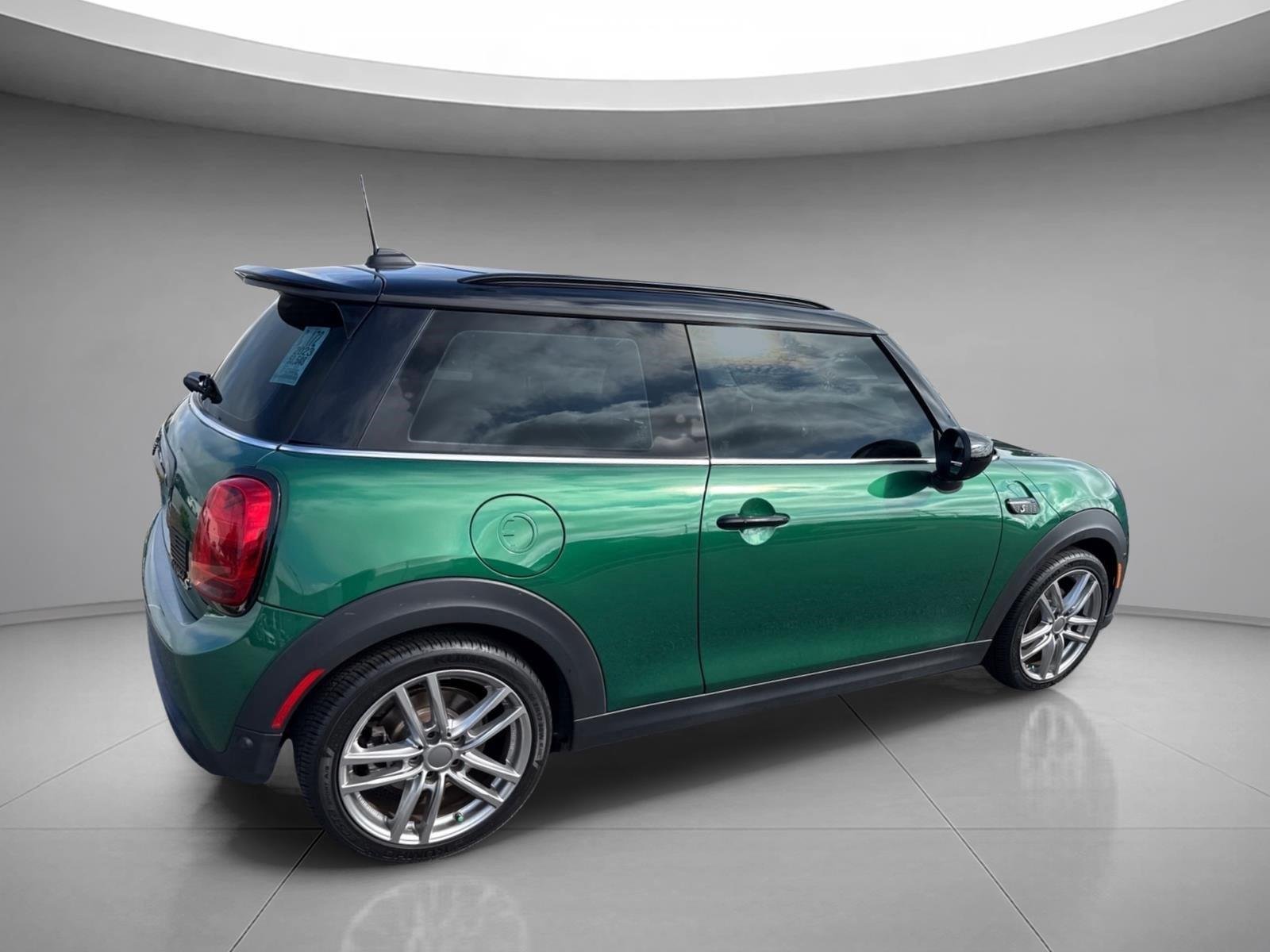 Used 2023 British Racing Green IV Metallic MINI Cooper SE image 16