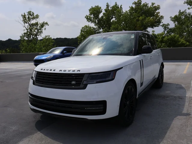 2025 Land Rover Range Rover SE