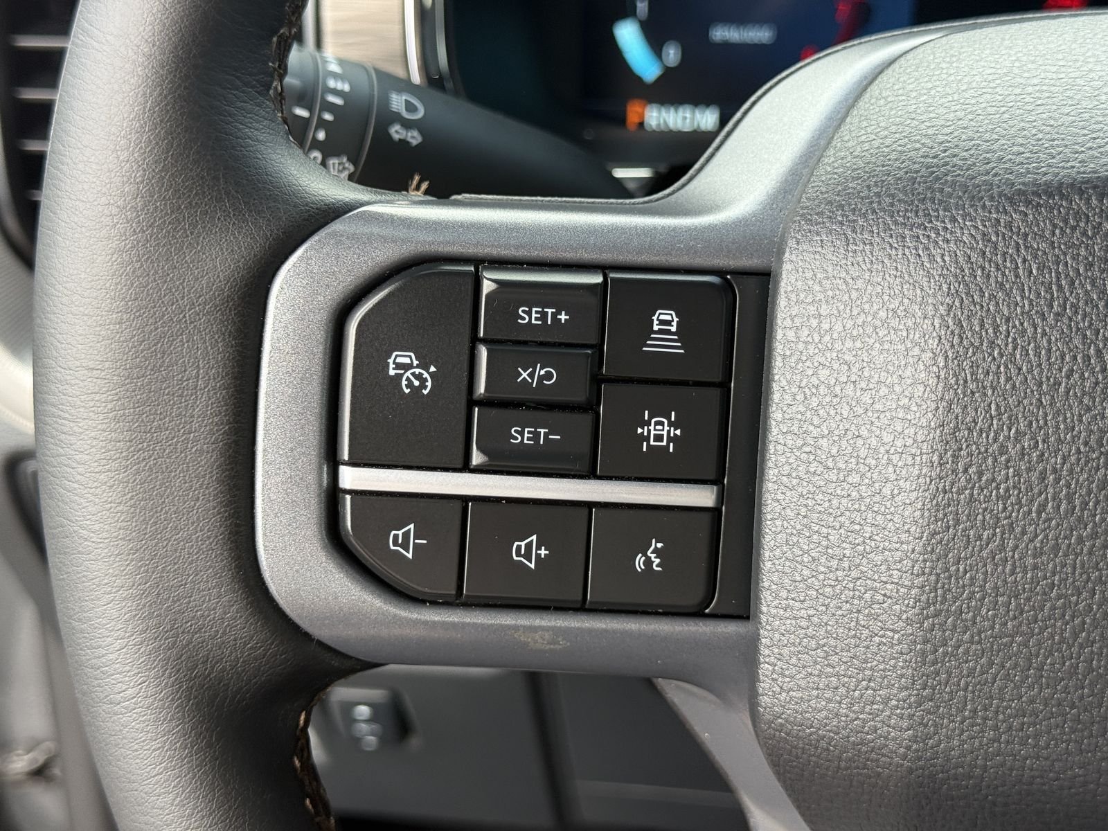 Certified Used 2025 Gray Metallic Ford Lariat image 33