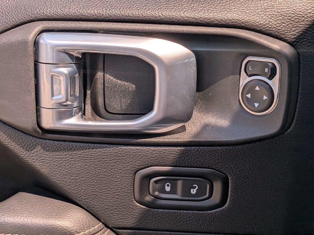 Used 2021 White Jeep Unlimited Sahara image 28