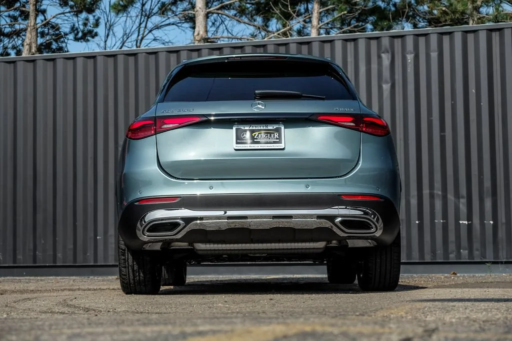 New 2026 Verde Silver Metallic Mercedes-Benz GLC 300 image 40