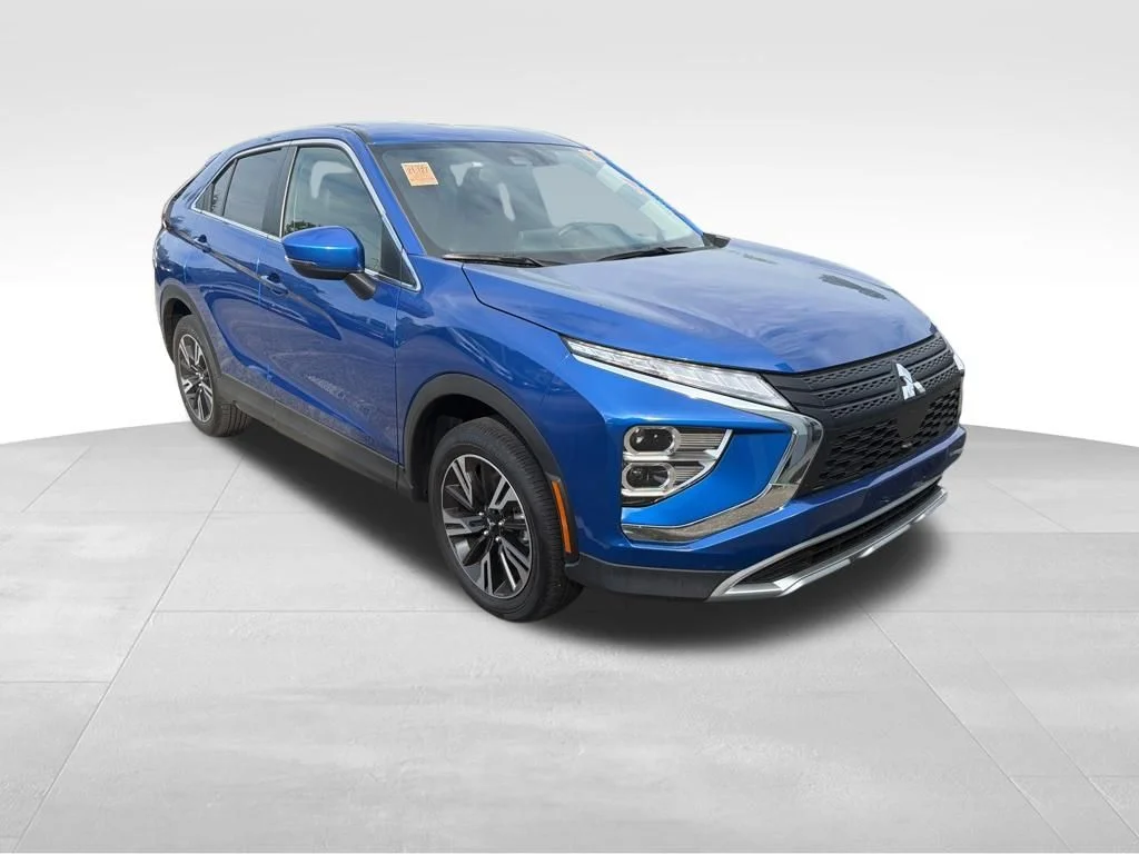 Used 2025 Blue Mitsubishi SE image 7