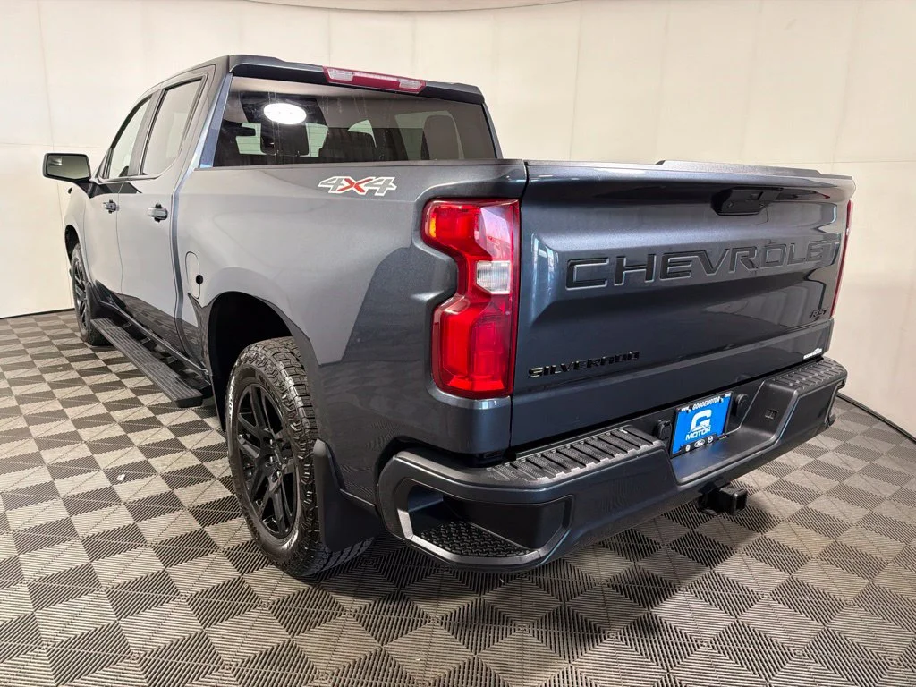 Used 2022  Chevrolet RST image 6