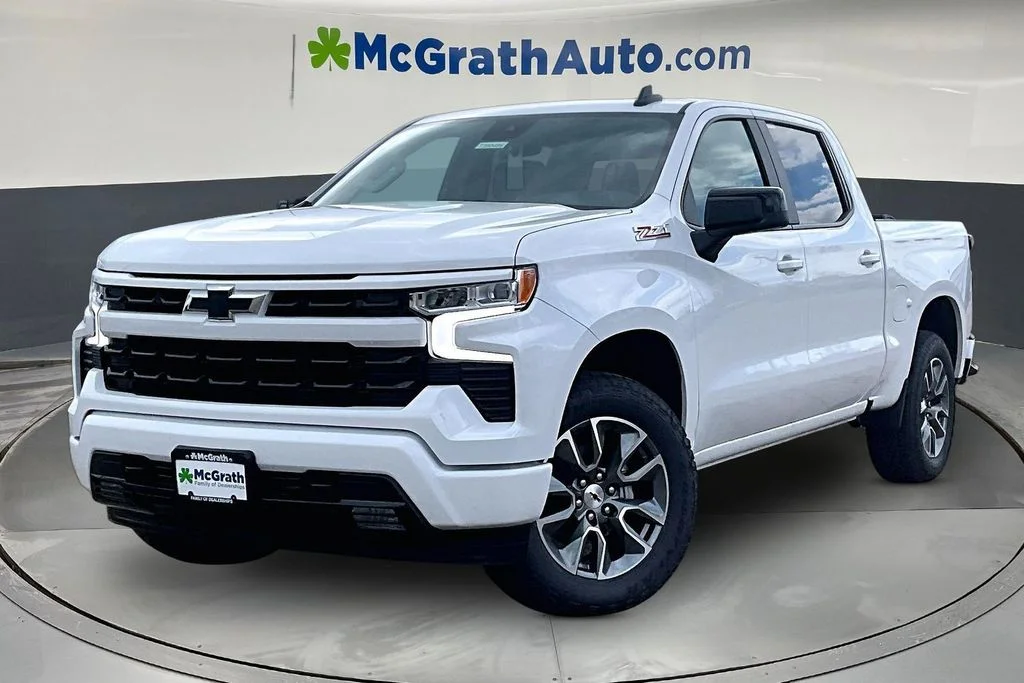New 2026 White Chevrolet RST image 2