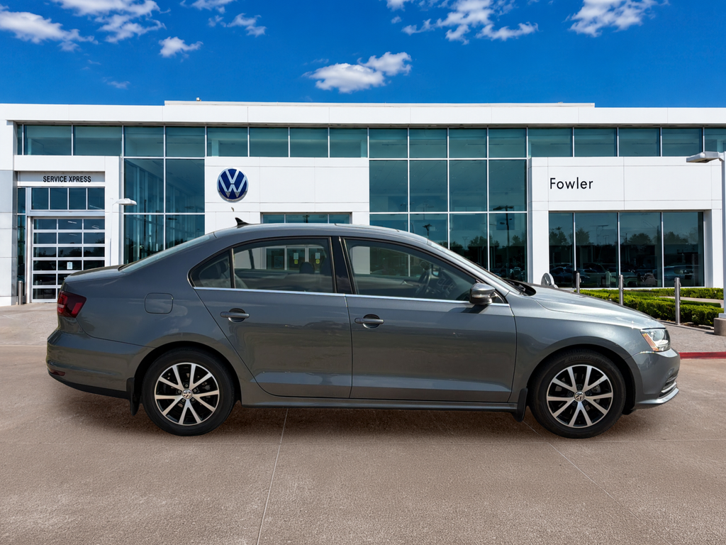 Used 2017 Gray Volkswagen 1.4T SE image 4