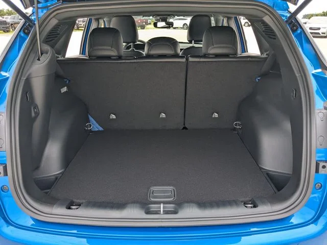 New 2026 Hydro Blue Pearl-Coat Exterior Paint Jeep Latitude image 14