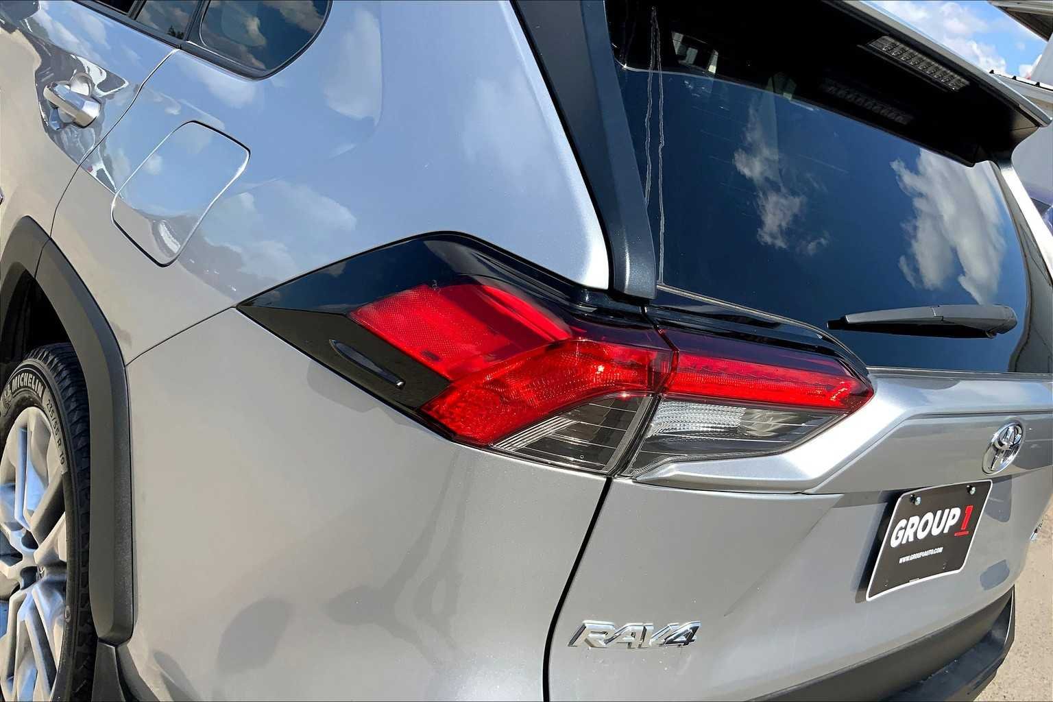 Used 2022 Silver Sky Metallic Toyota XLE Premium image 28