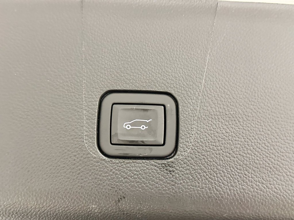 Used 2023 White Chevrolet LT image 13