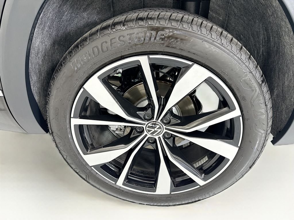 Used 2026  Volkswagen 2.0T SEL Premium R-Line image 31