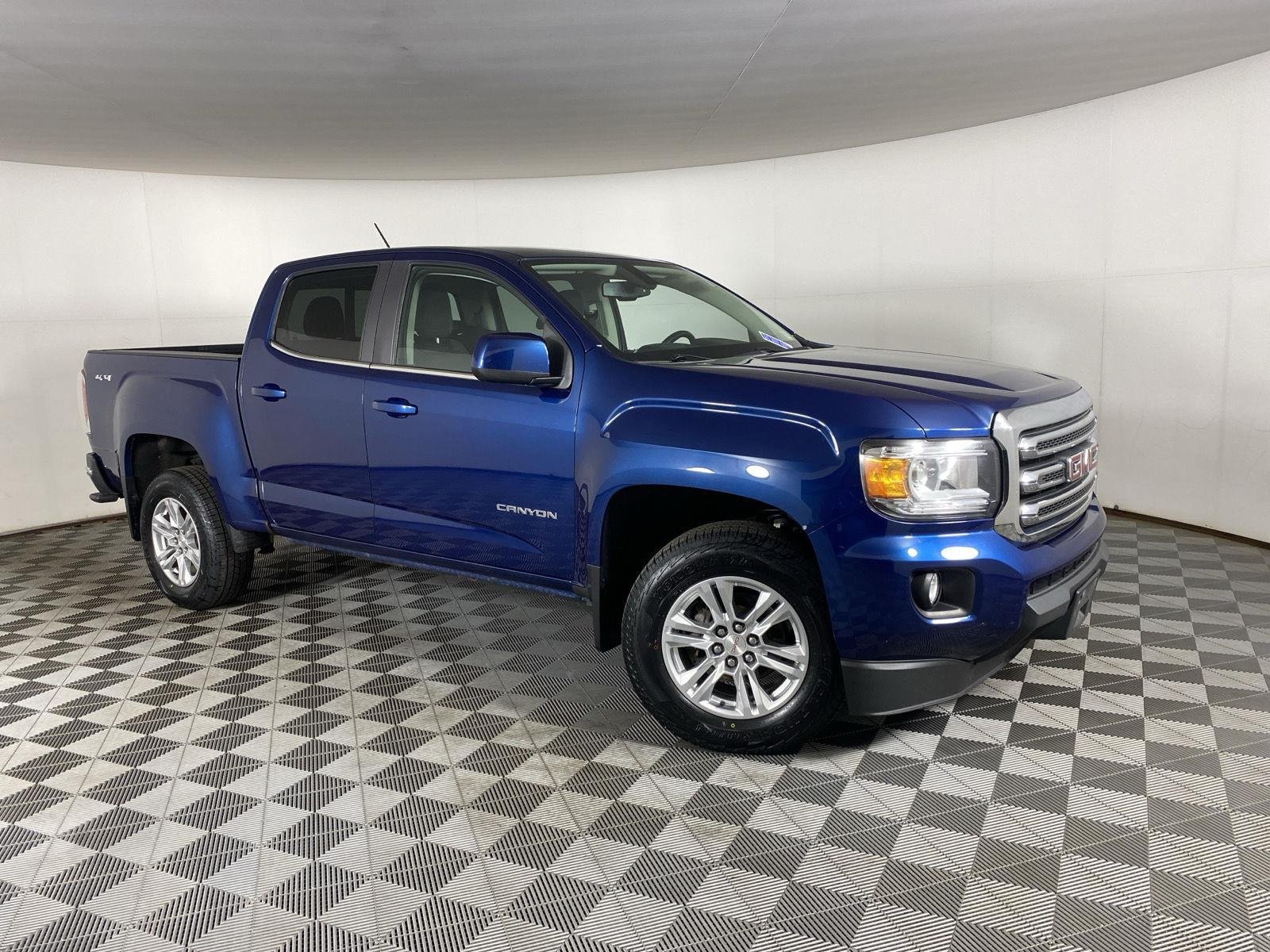 Used 2020 Blue Emerald Metallic GMC 4WD SLE image 11