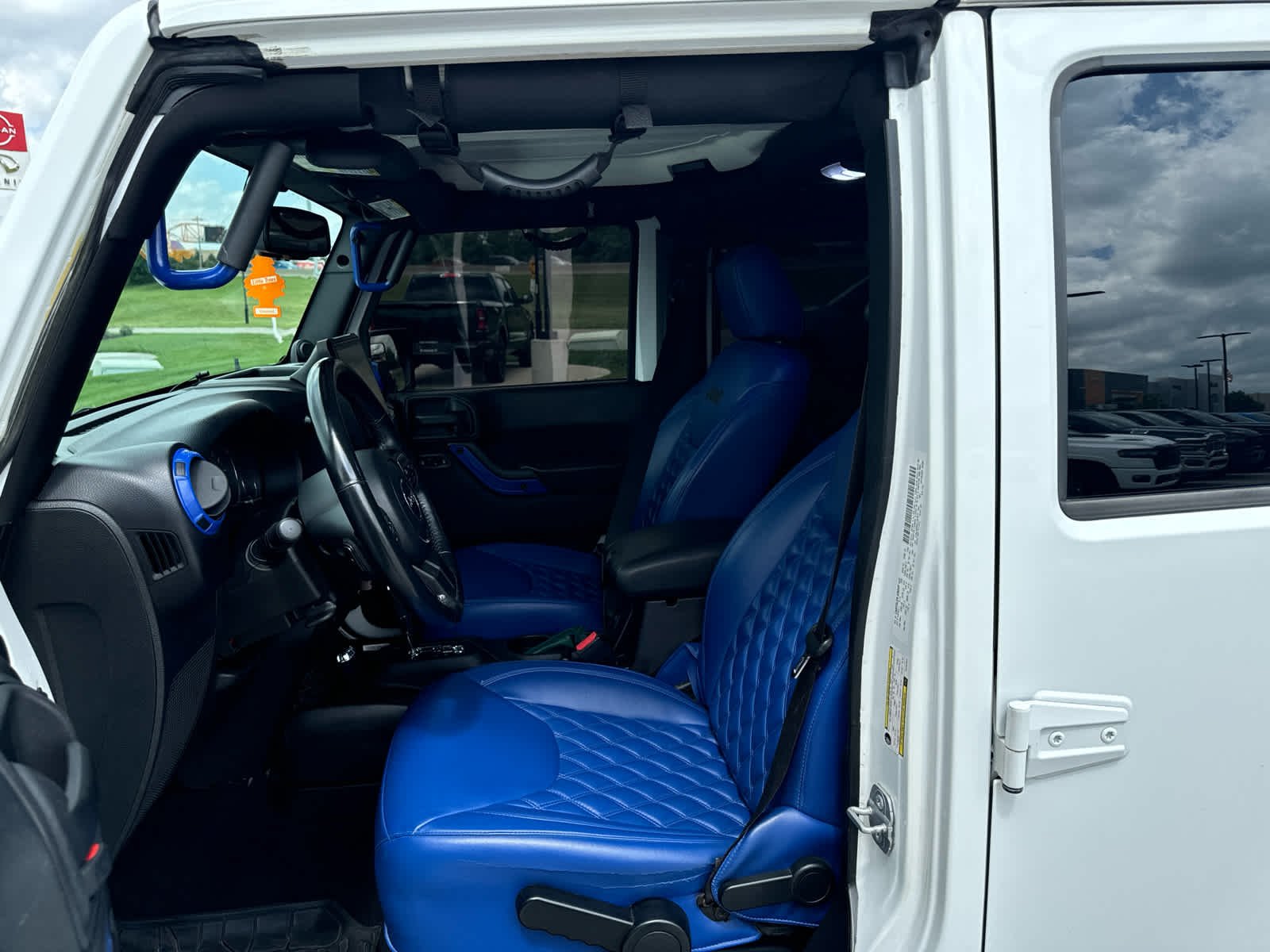 Used 2014 Bright White Clearcoat Jeep Sport image 9