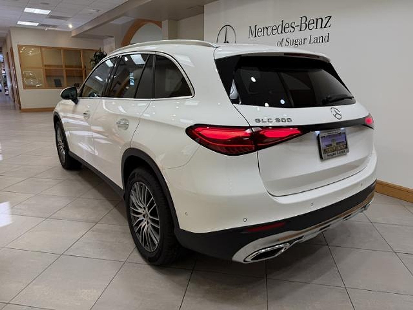 Certified Used 2025 Polar White Mercedes-Benz SUV image 3