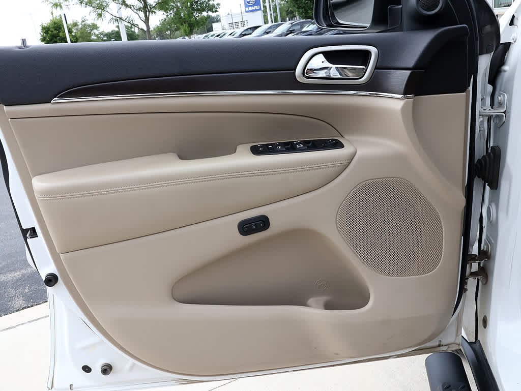 Used 2016 Bright White Clearcoat Jeep Limited image 24