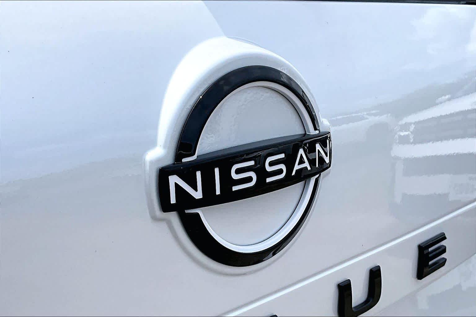 New 2026 Everest White Pearl TriCoat Nissan Dark Armor image 8
