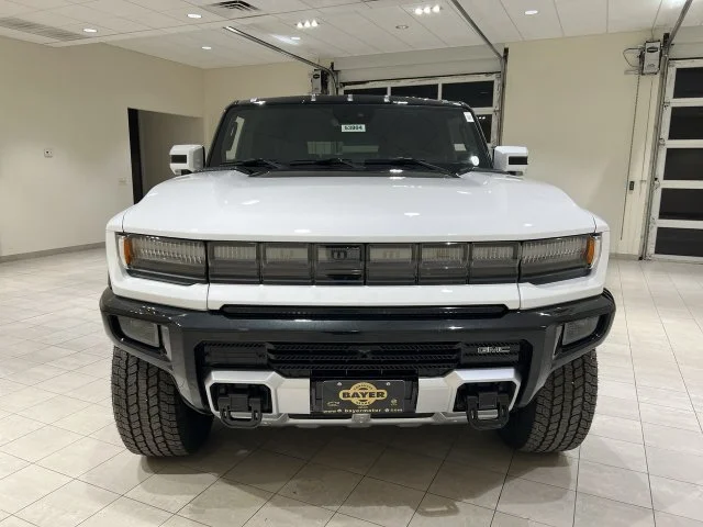 Used 2025 White GMC 2X image 8