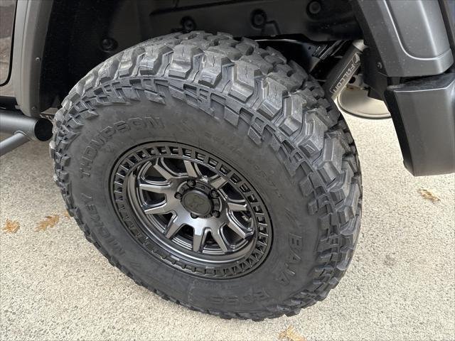 New 2026 Granite Crystal Metallic Clear-Coat Exterior Paint Jeep Sport S image 23