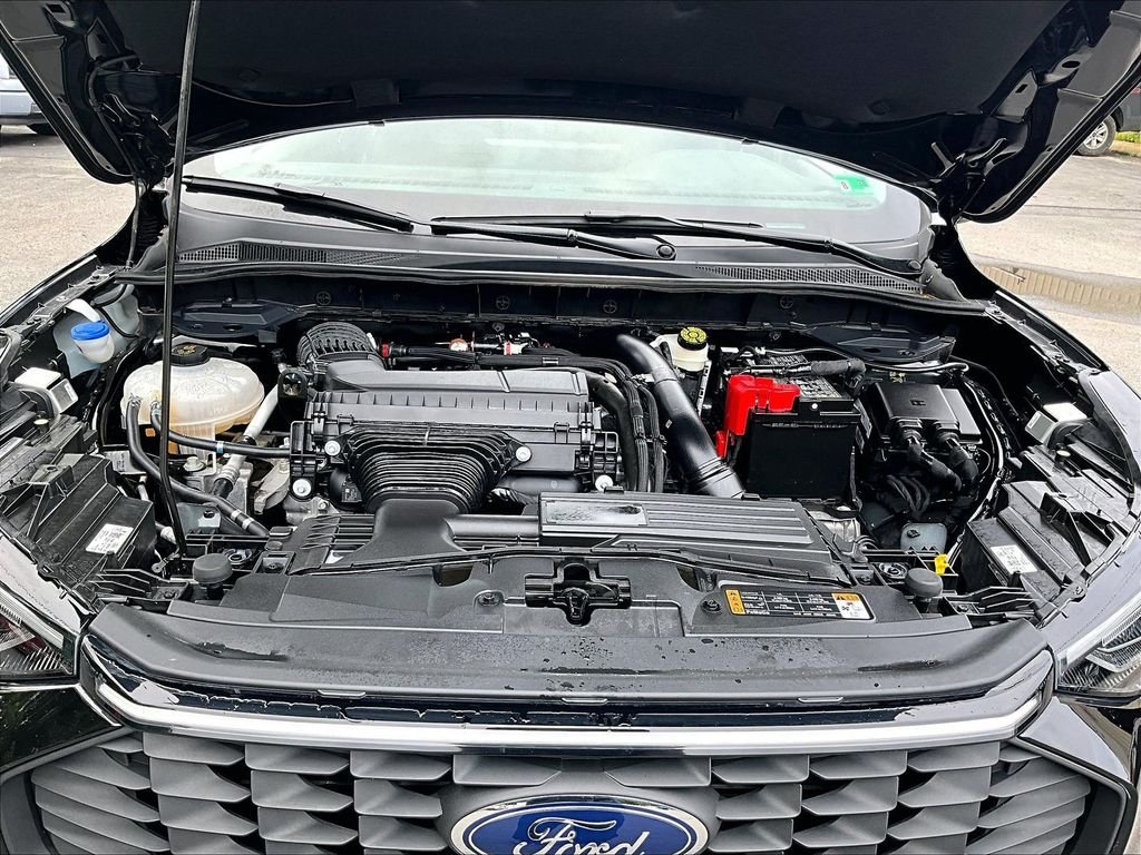 Used 2025 Black Metallic Ford Platinum image 34