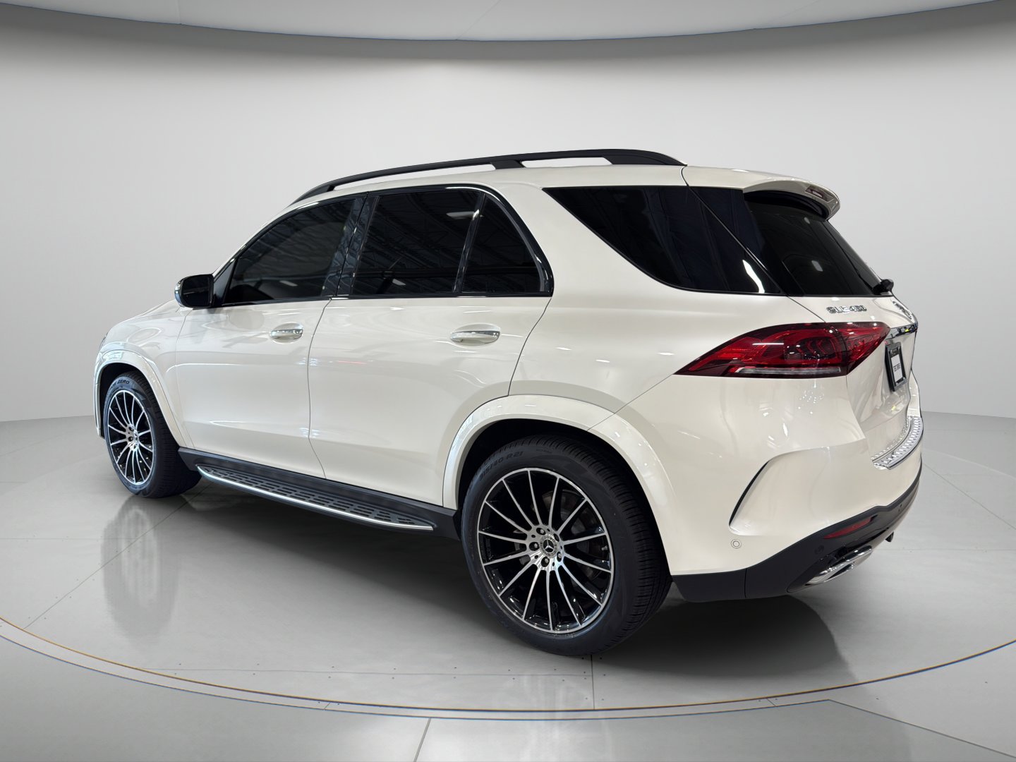 Certified Used 2023 MANUFAKTUR Diamond White Metallic Mercedes-Benz GLE 450 image 3