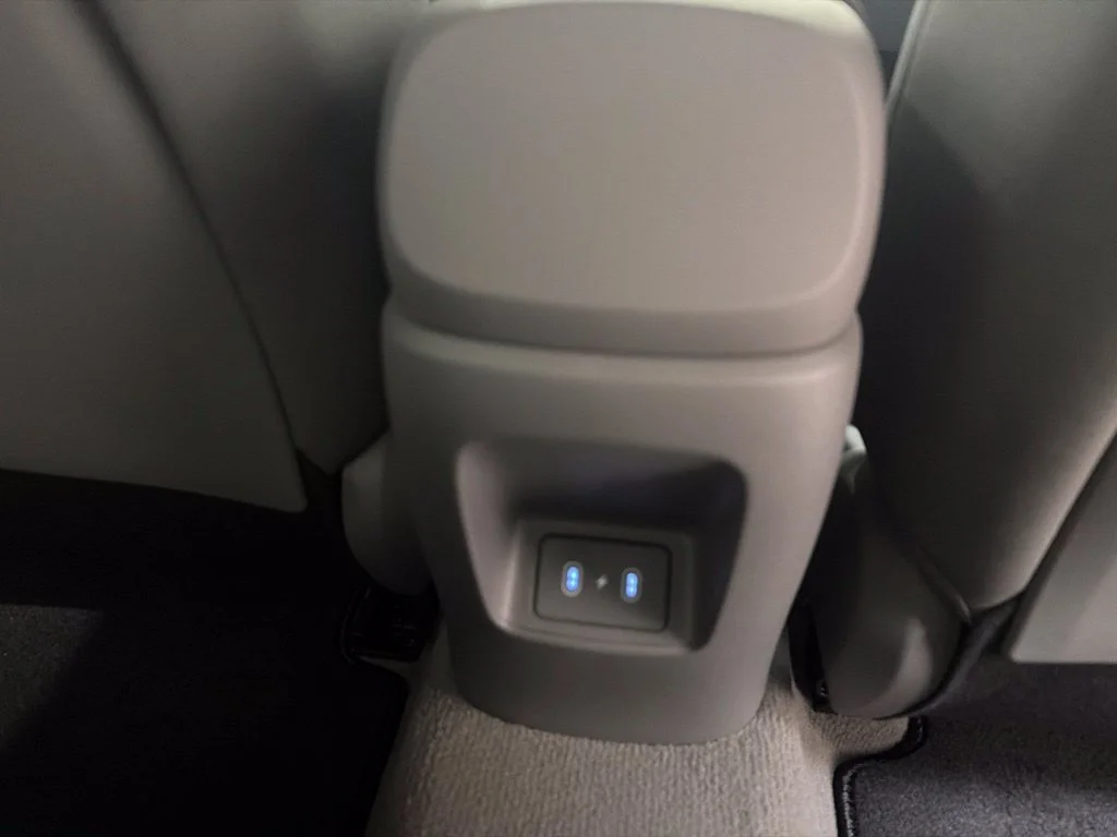 New 2026 Abyss Black Hyundai SE image 14