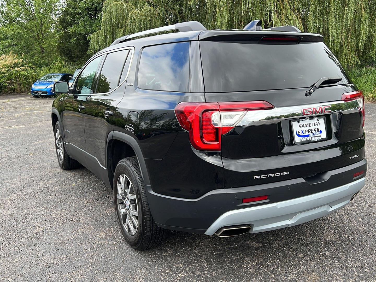 Used 2022 Ebony Twilight Metallic GMC SLE image 5