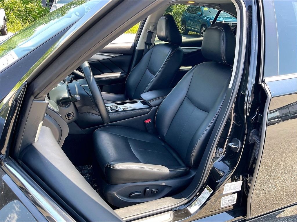 Used 2024 Black Obsidian INFINITI LUXE image 9