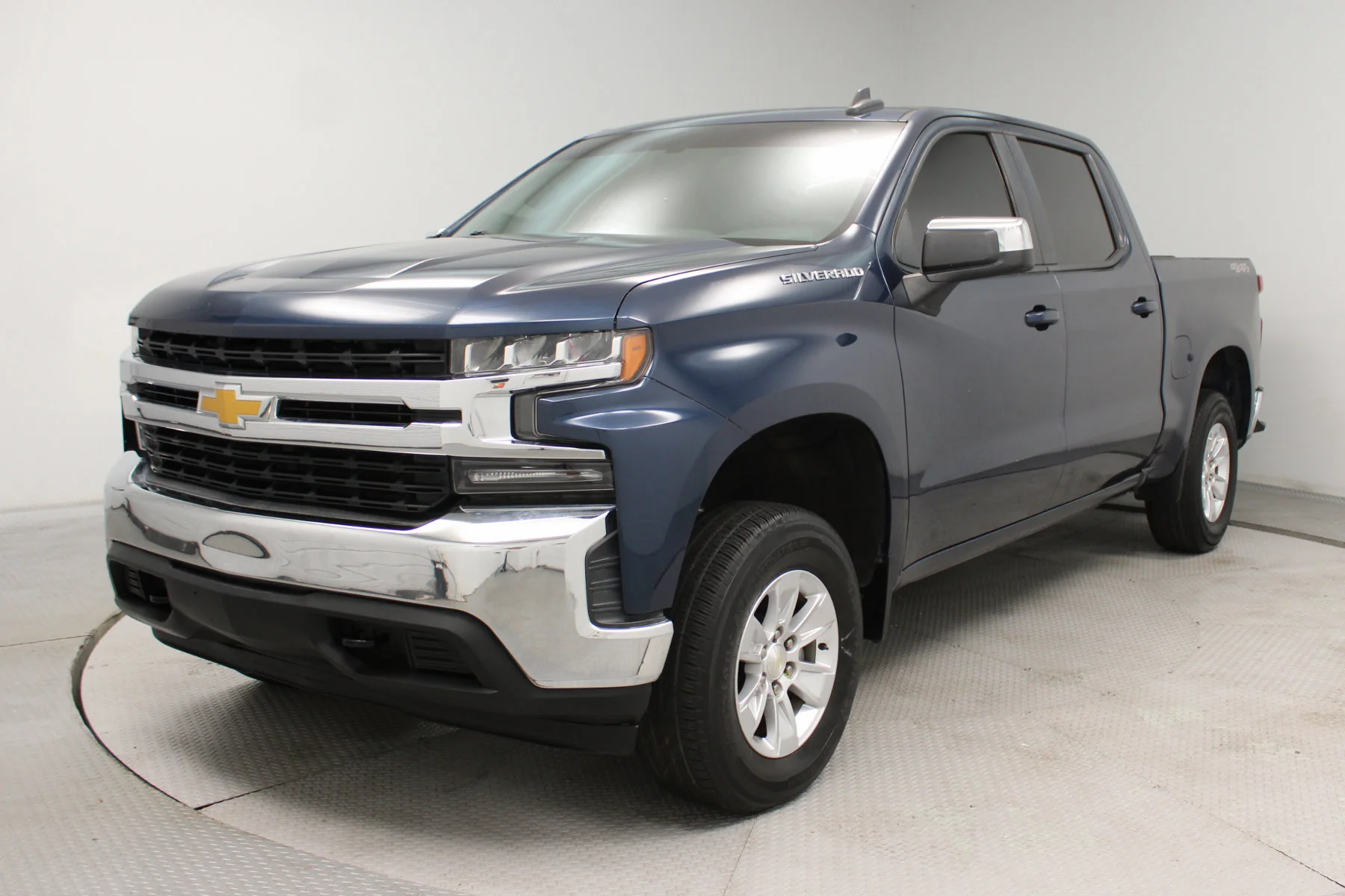 Used 2020 Northsky Blue Metallic Chevrolet 4WD Crew Cab 147 LT image 27