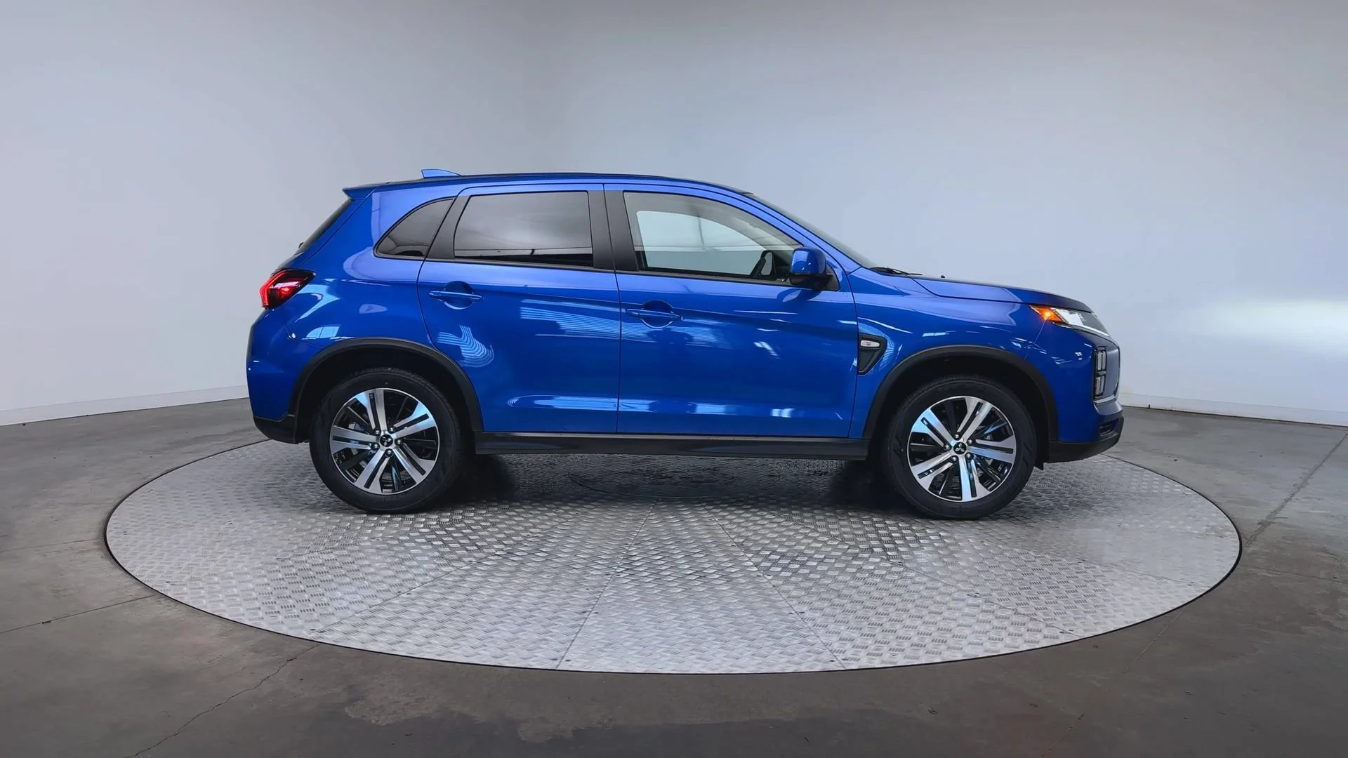 New 2026 Octane Blue Metallic Mitsubishi ES image 9