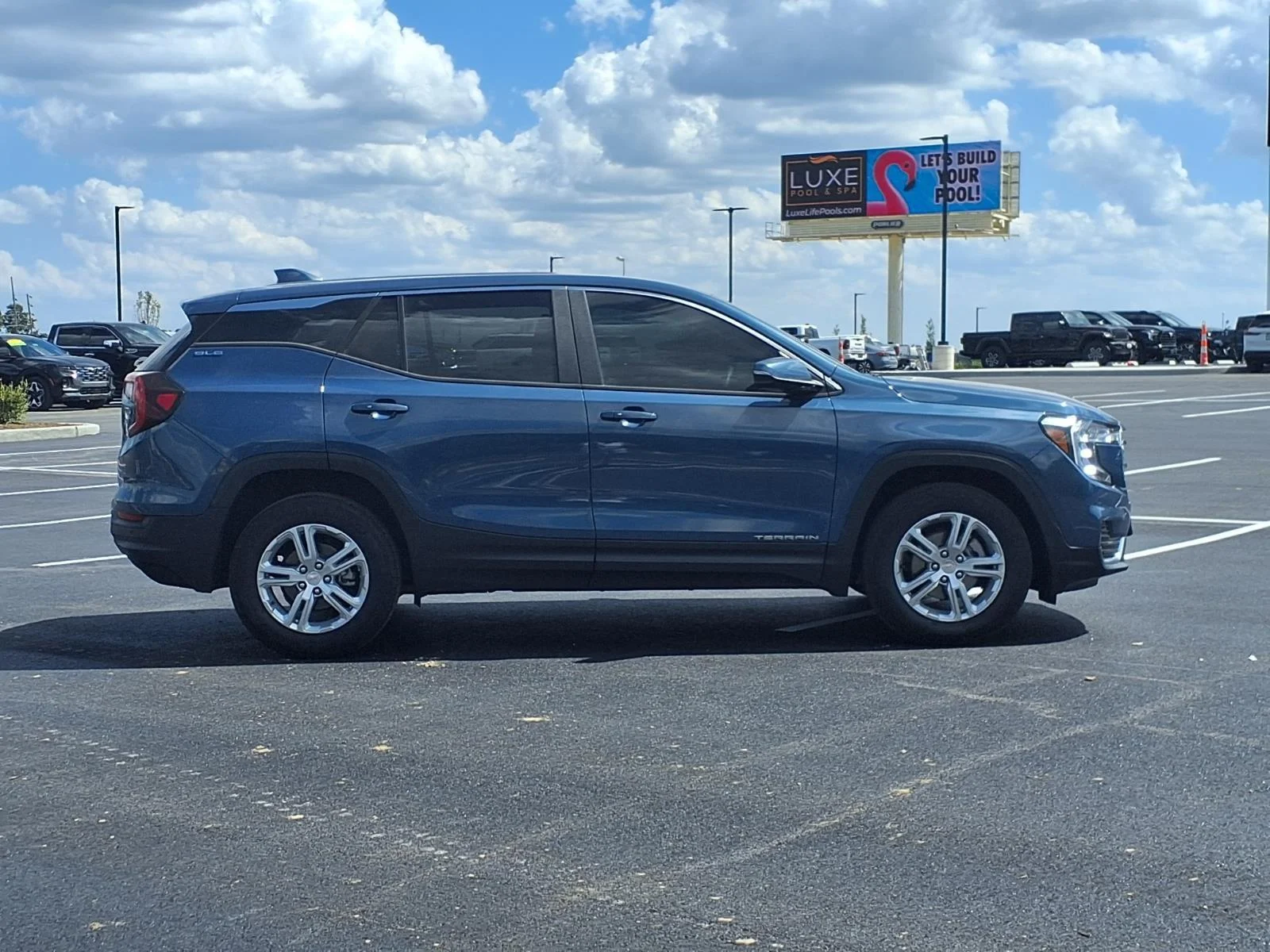 Used 2024 Downpour Metallic GMC SLE image 30