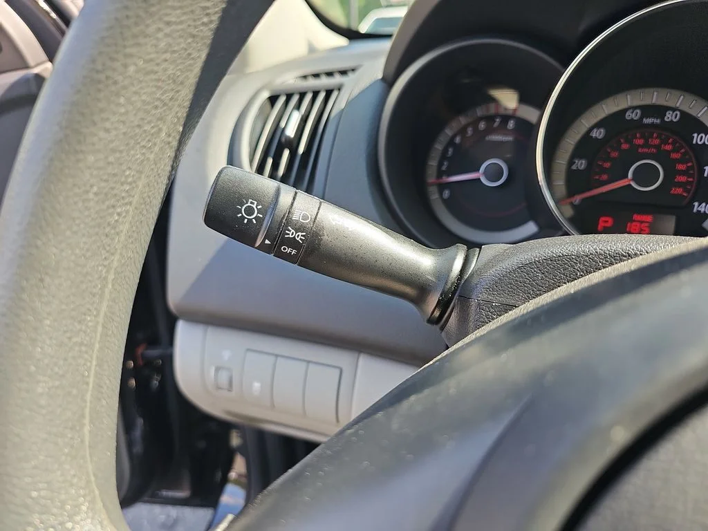 Used 2013 Black Kia EX image 22