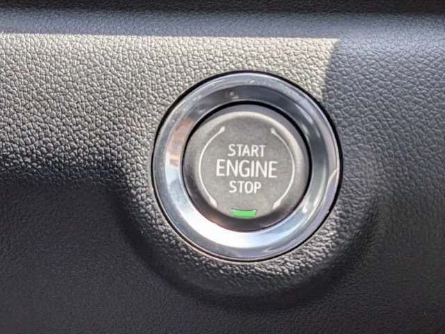 Used 2021 WHITE FROST TRICOAT GMC Denali image 34