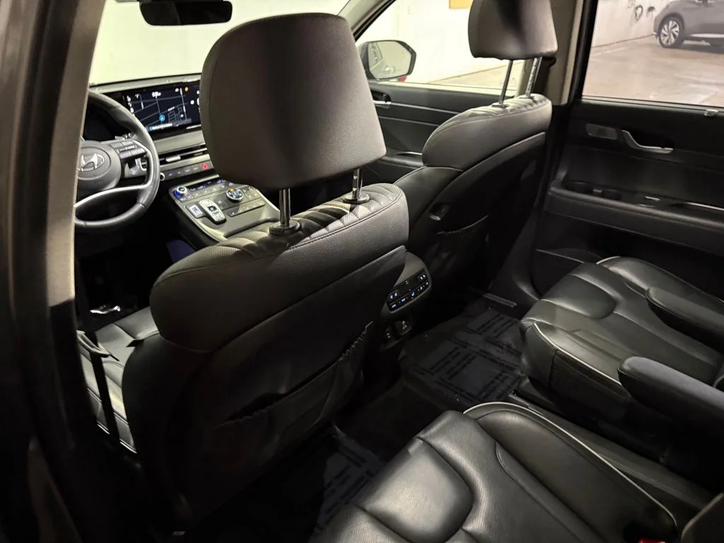 Used 2023 Graphite Hyundai Limited image 29