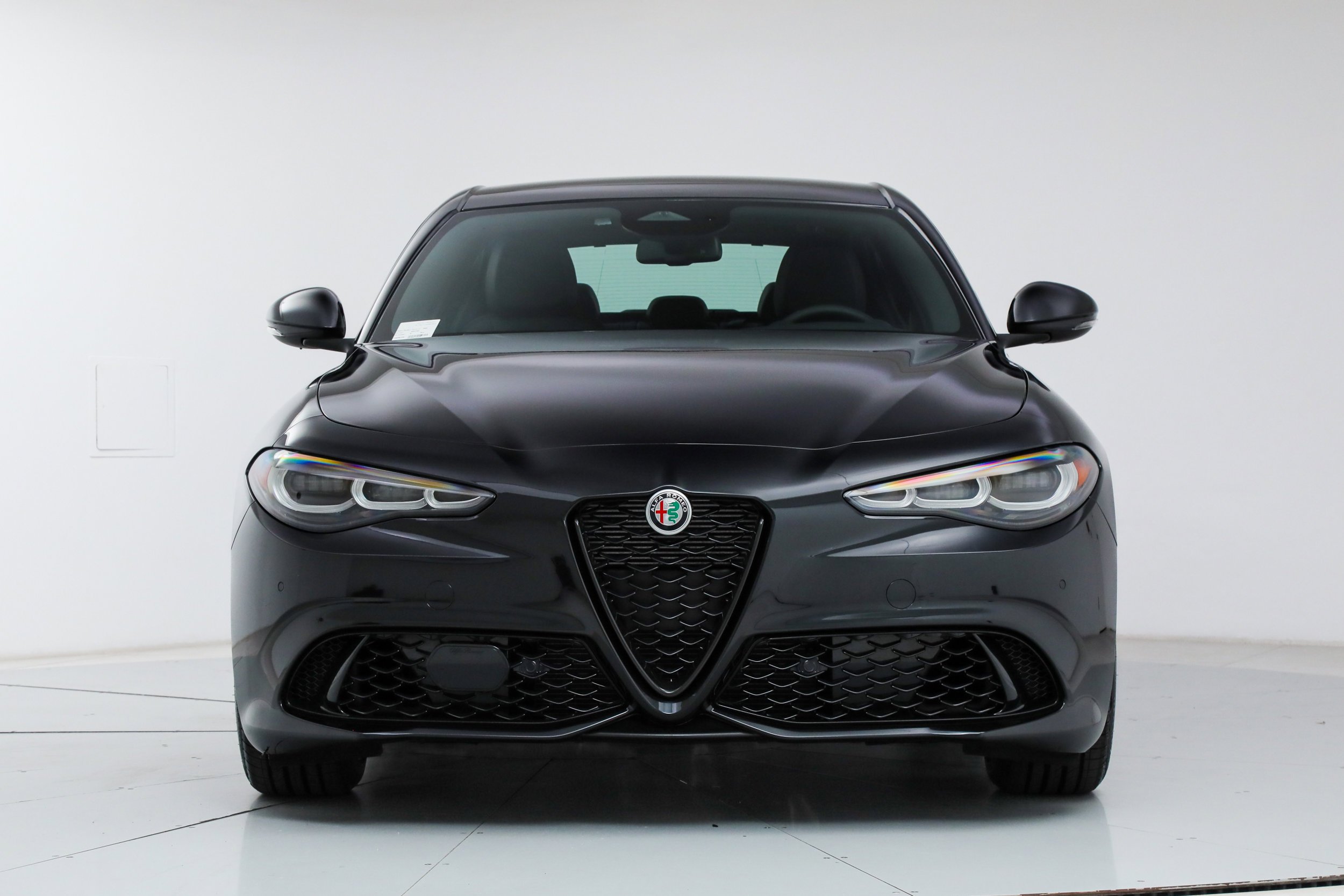 New 2026 Vulcano Black Metallic Exterior Paint Alfa Romeo  image 8