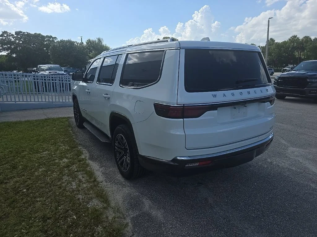 Certified Used 2022 Bright White Clearcoat Jeep Series III image 9