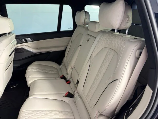 Used 2025 Black BMW M60i image 47