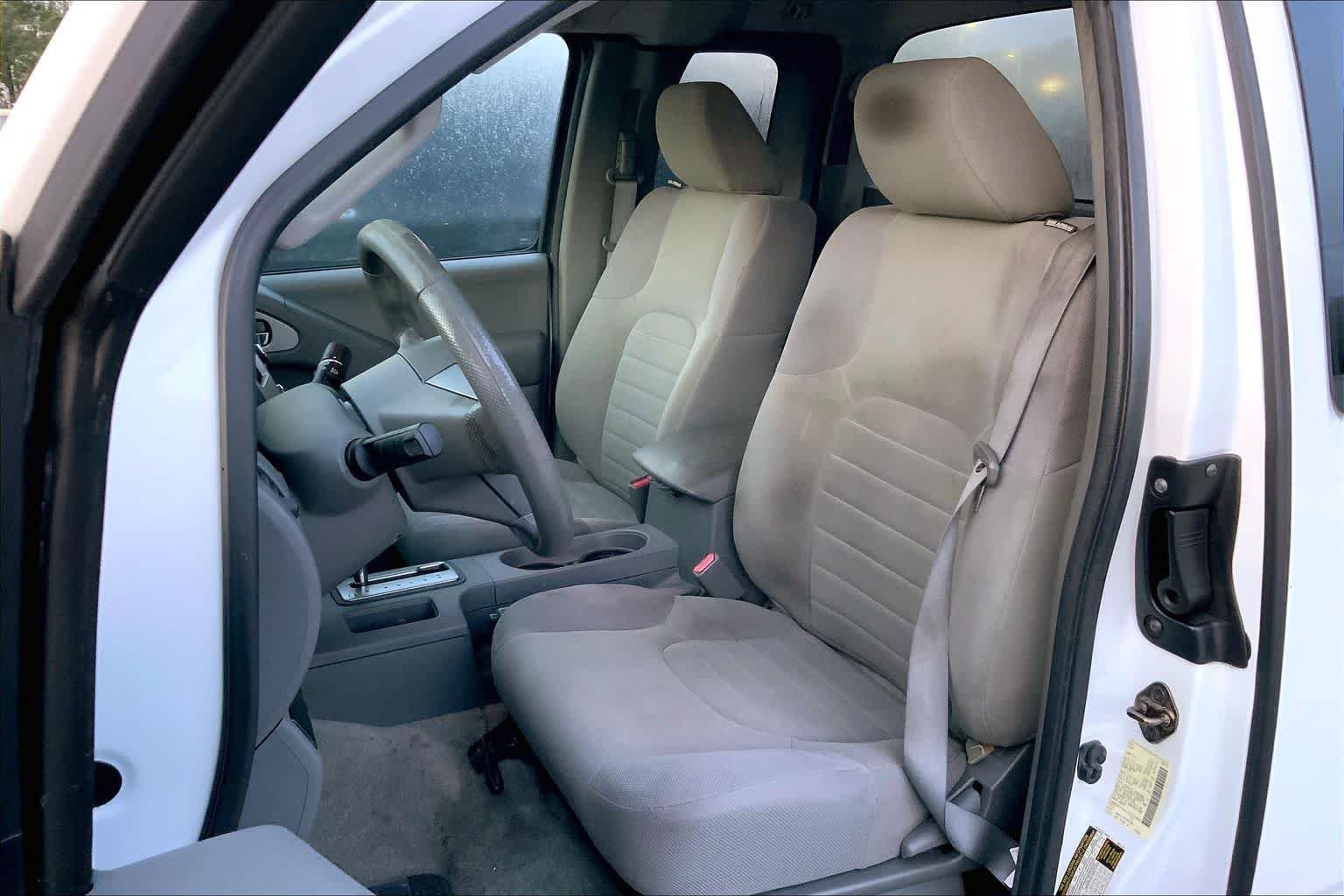 Used 2015 Glacier White Nissan S image 7