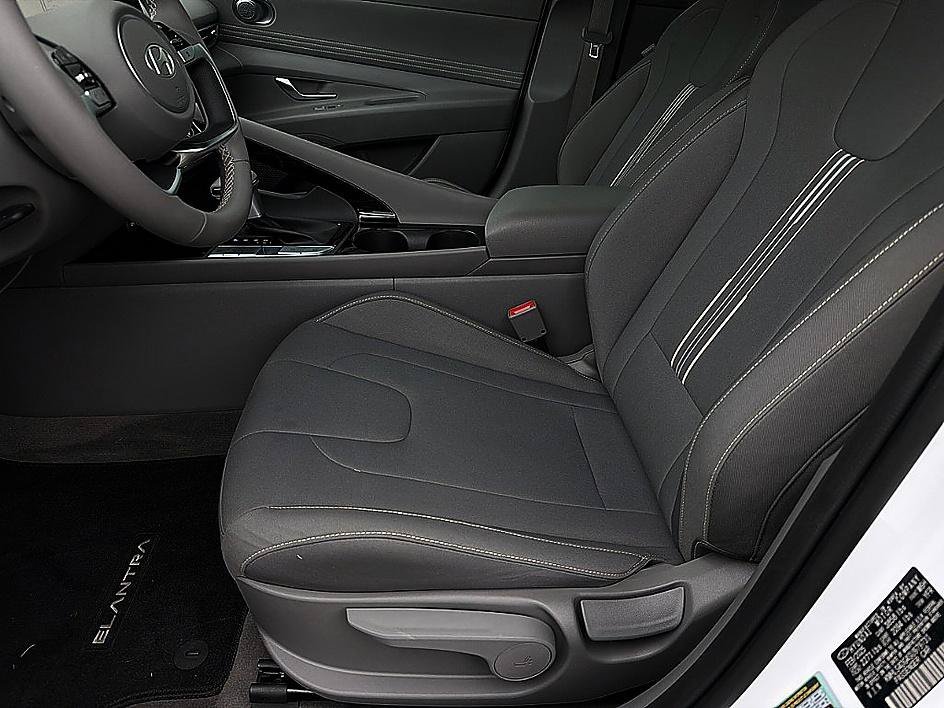 Used 2025 Serenity White Hyundai SEL Convenience image 9