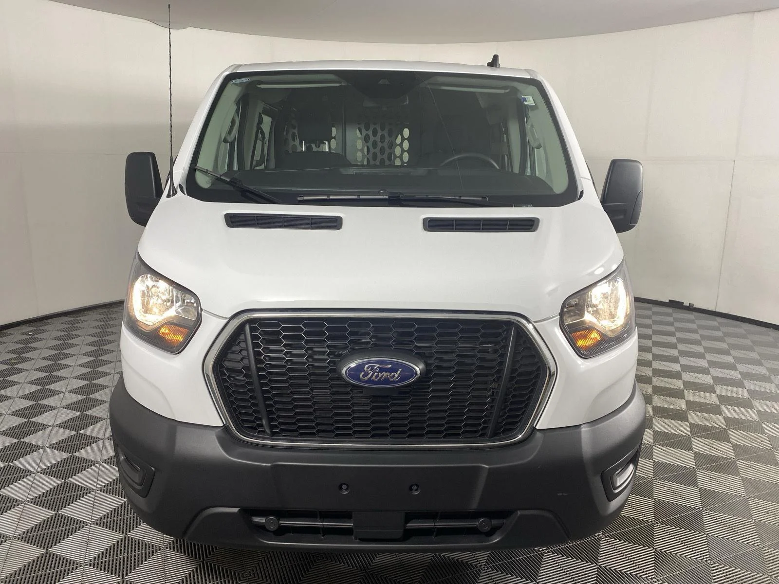 Used 2025 Oxford White Ford Base image 5