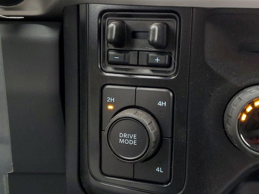 New 2025 Oxford White Ford F-350® XL image 24